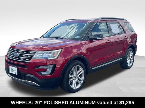 Used 2017 Ford Explorer XLT w/ Equipment Group 202A AWD/4WD image 4