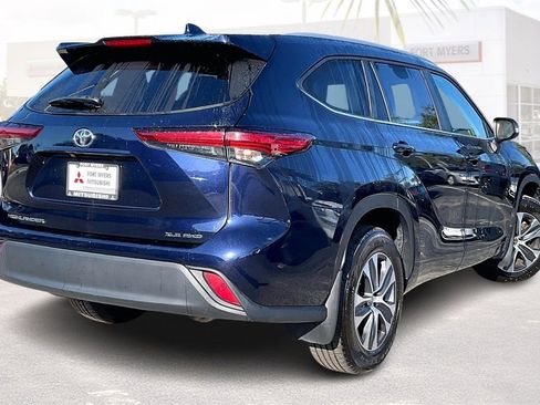 Used 2023 Toyota Highlander XLE image 37