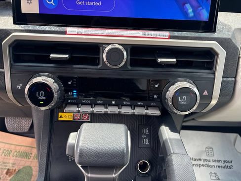 Certified 2025 Toyota Tacoma Limited AWD/4WD image 25