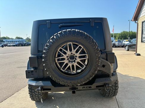 Used 2014 Jeep Wrangler Unlimited Rubicon w/ Connectivity Group AWD/4WD image 6