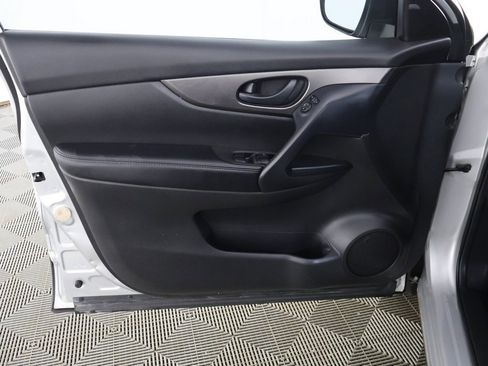 Used 2020 Nissan Rogue Sport S image 19