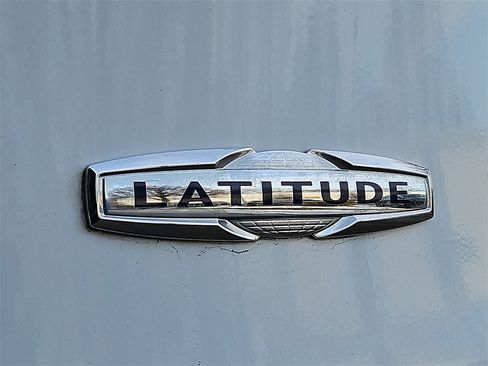 Used 2016 Jeep Cherokee Latitude w/ Safety/Convenience Group image 32