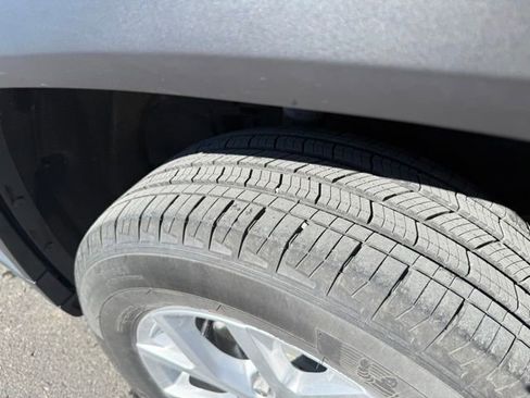 Used 2024 Jeep Grand Cherokee Limited w/ Luxury Tech Group II image 10