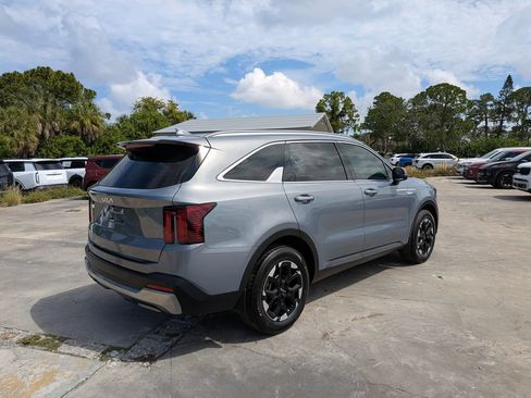 Certified 2025 Kia Sorento S FWD image 8