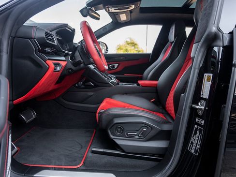 Used 2022 Lamborghini Urus image 19