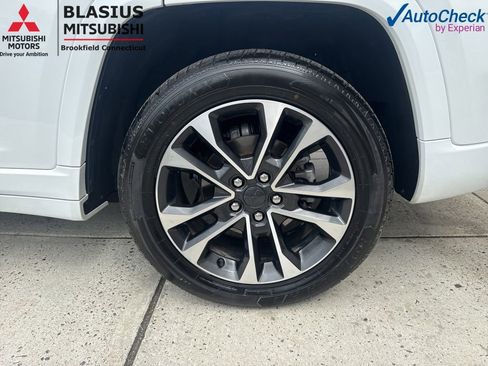 Used 2023 Jeep Grand Cherokee Overland AWD/4WD image 18