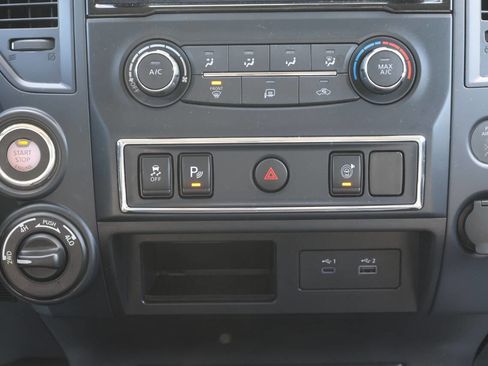 Used 2024 Nissan Titan SV image 20