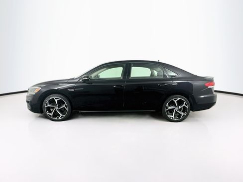 Used 2020 Volkswagen Passat 2.0T R-Line FWD image 4