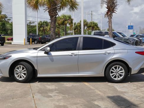 Used 2025 Toyota Camry LE image 28