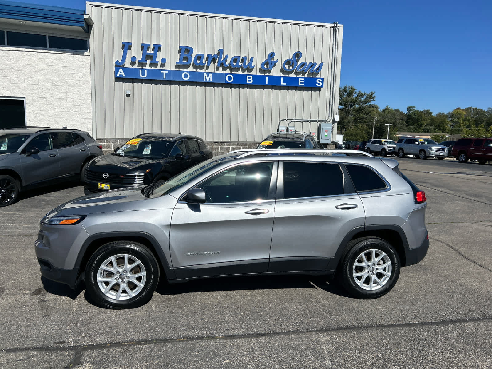 Used 2015 Jeep Cherokee Latitude w/ Cold Weather Group FWD image 6