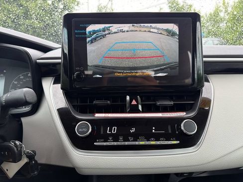 Used 2025 Toyota Corolla LE FWD image 31