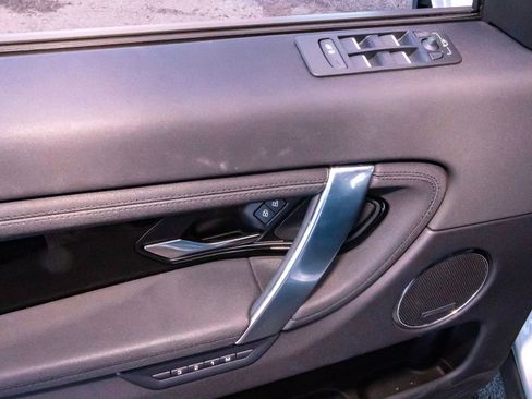 Used 2025 Land Rover Discovery Sport S image 31