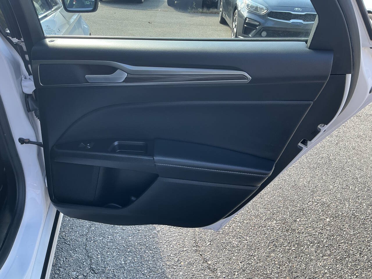 Used 2017 Ford Fusion SE w/ Fusion SE Technology Package FWD image 29