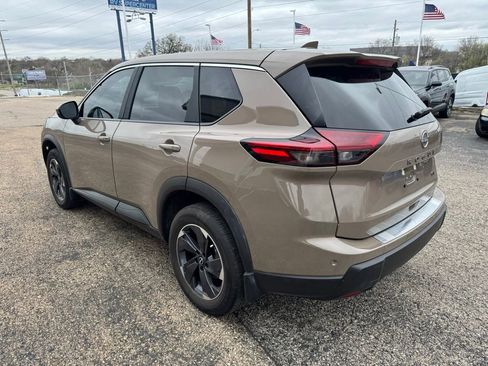 Used 2024 Nissan Rogue SV image 5