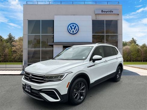 Certified 2022 Volkswagen Tiguan SE w/ Panoramic Sunroof Package image 7