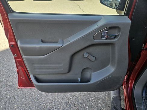 Used 2015 Nissan Frontier S image 9