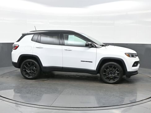 Used 2024 Jeep Compass Latitude w/ Convenience Group image 7