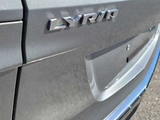 Used 2024 Cadillac Lyriq Luxury AWD/4WD image 9