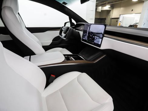 Used 2023 Tesla Model X AWD/4WD image 24
