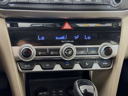 Used 2020 Hyundai Elantra SEL w/ Convenience Package (C2) FWD image 16