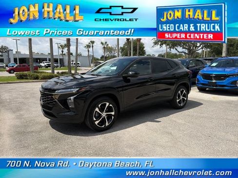 Used 2026 Chevrolet Trax RS FWD image 2