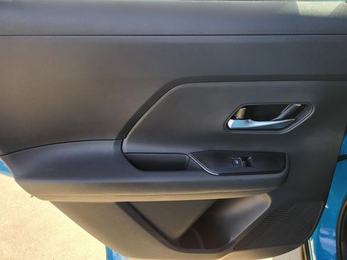 New 2026 Nissan Kicks SR image 14