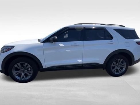 Used 2026 Ford Explorer Active w/ Active Comfort Package AWD/4WD image 3