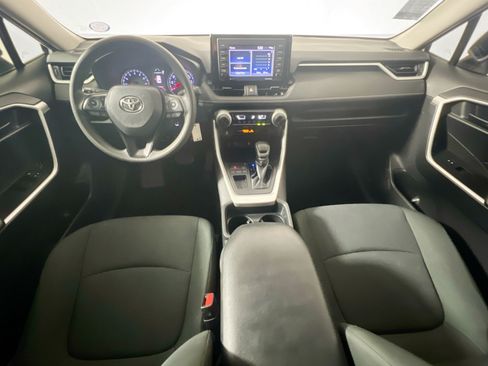 Used 2020 Toyota RAV4 LE FWD image 27