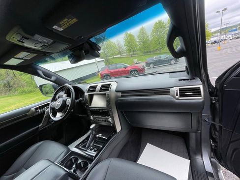 Used 2021 Lexus GX 460 Premium w/ Premium Package AWD/4WD image 11