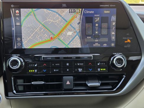 Used 2020 Toyota Highlander Platinum image 11