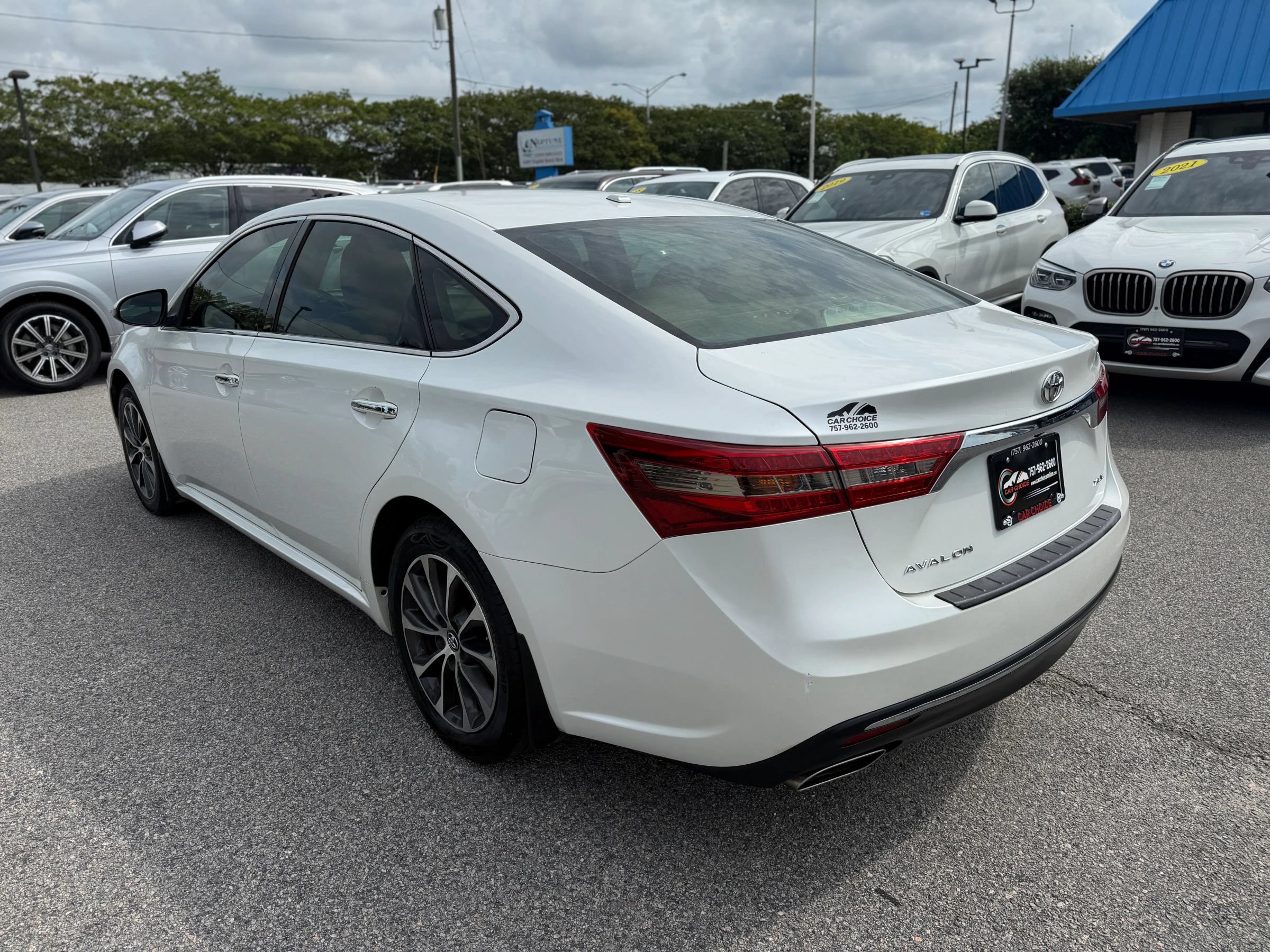 Used 2018 Toyota Avalon XLE Premium FWD image 10
