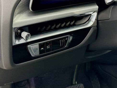 Used 2025 Cadillac Lyriq Luxury image 10