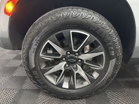 Used 2023 Chevrolet Suburban Z71 w/ Luxury Package image 40