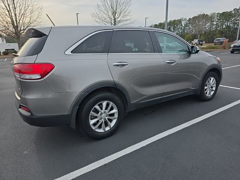 Used 2017 Kia Sorento L image 8
