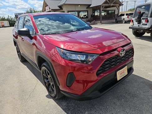 Used 2022 Toyota RAV4 LE FWD image 11