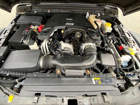 Used 2019 Jeep Wrangler Unlimited Rubicon w/ LED Lighting Group image 29