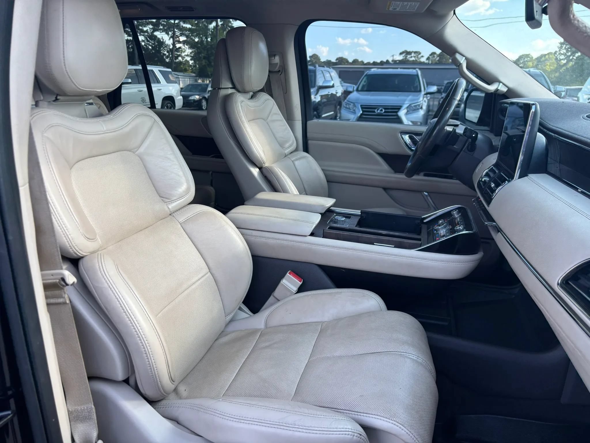 Used 2020 Lincoln Navigator Reserve AWD/4WD image 25