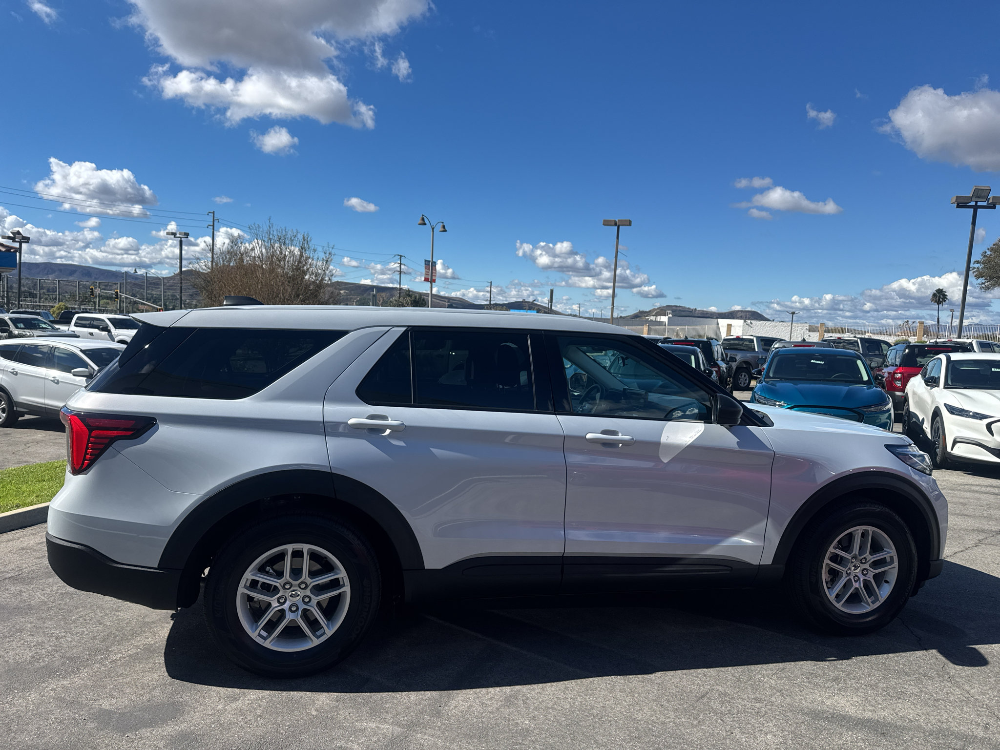 Used 2026 Ford Explorer Active RWD image 4