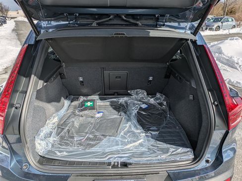 New 2026 Volvo XC40 B5 Ultra w/ Protection Package Premier image 21