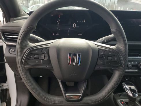 Used 2025 Buick Envista Preferred image 18