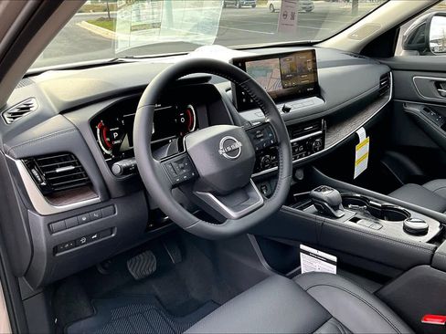 New 2026 Nissan Rogue Platinum image 8