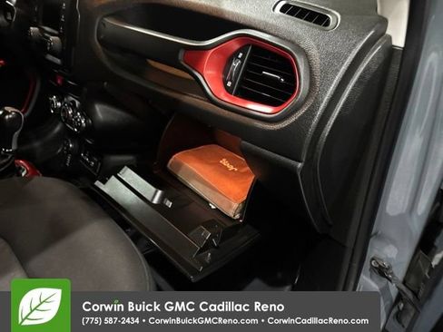 Used 2017 Jeep Renegade Trailhawk AWD/4WD image 39