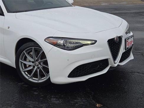 Used 2022 Alfa Romeo Giulia Ti AWD/4WD image 2