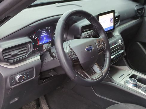 Used 2020 Ford Explorer XLT image 13