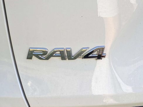 Used 2024 Toyota RAV4 XLE FWD image 11