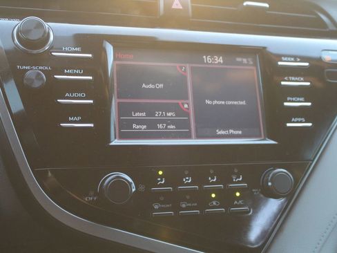 Used 2019 Toyota Camry LE FWD image 12