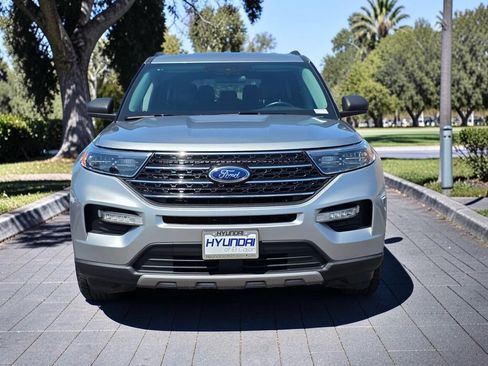Used 2024 Ford Explorer XLT w/ Equipment Group 202A RWD image 3