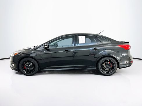 Used 2015 Ford Focus SE w/ SE Sport Package FWD image 4