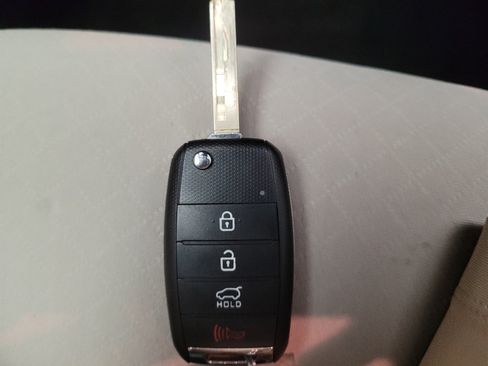 Used 2018 Kia Sorento FWD image 32