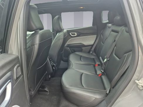 Used 2024 Jeep Compass Latitude w/ Sun and Sound Group AWD/4WD image 16